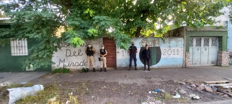 Cayó una banda que vendía títulos secundarios truchos  por Facebook