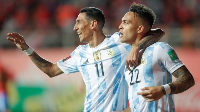 Con goles de Di María y Martínez, la Selección argentina venció a Chile