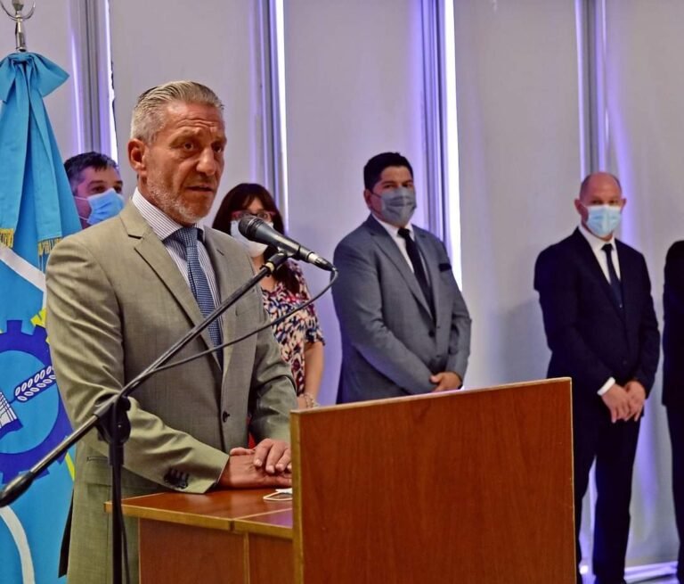 Arcioni solicitó “que caiga todo el peso de la ley” en los responsables de los incendios en edificios públicos