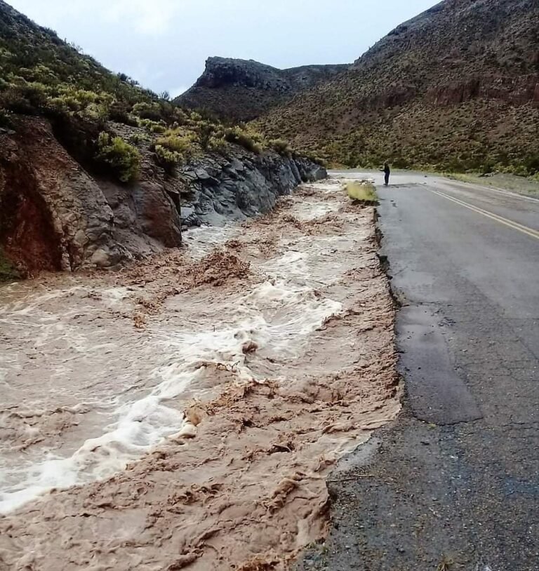 Continúa interrumpido el tránsito en rutas afectadas por las lluvias intensas