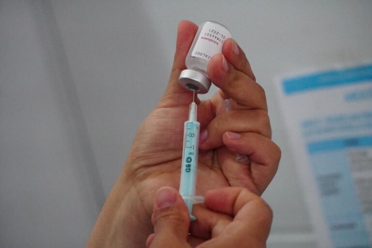 Comenzó la campaña de vacunación antigripal en los hospitales y CAPS del Área Programática Sur