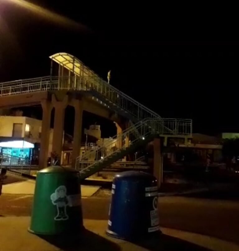 Intentó arrojarse del puente del Ceret