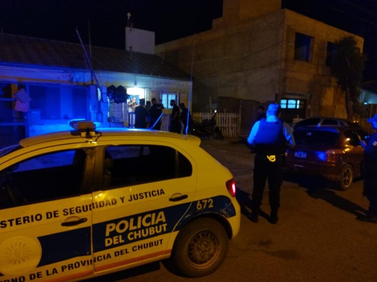 Tiene prisión domiciliaria y organiza fiestas clandestinas en su vivienda