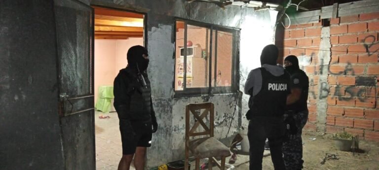 Allanamientos por el robo de un arma reglamentaria