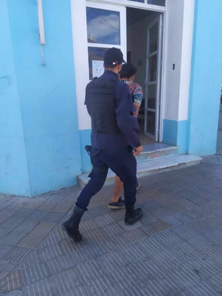 Detenido por robar auriculares en un local comercial