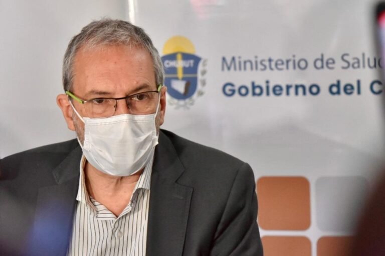 Puratich confirmó que sólo se hisoparán a personas contempladas en los grupos de riesgo