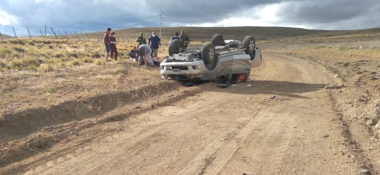 Comodorenses volcaron en la Ruta 40