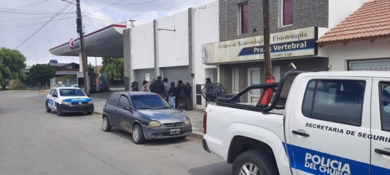 Lo demoraron en un control con dos bolsas de marihuana y dinero