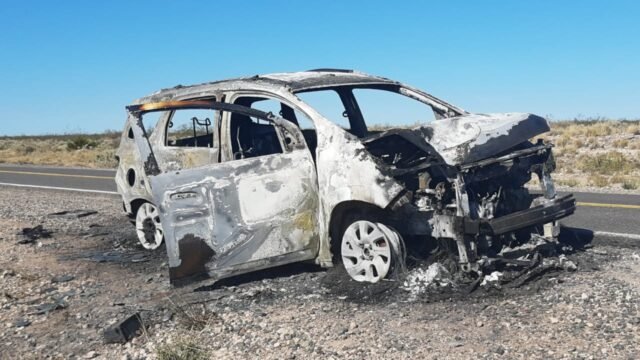Un nene se bajó de un auto, quiso cruzar la ruta y murió atropellado