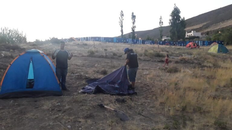 Familias resisten un intento de desalojo en la extensión del Abasolo