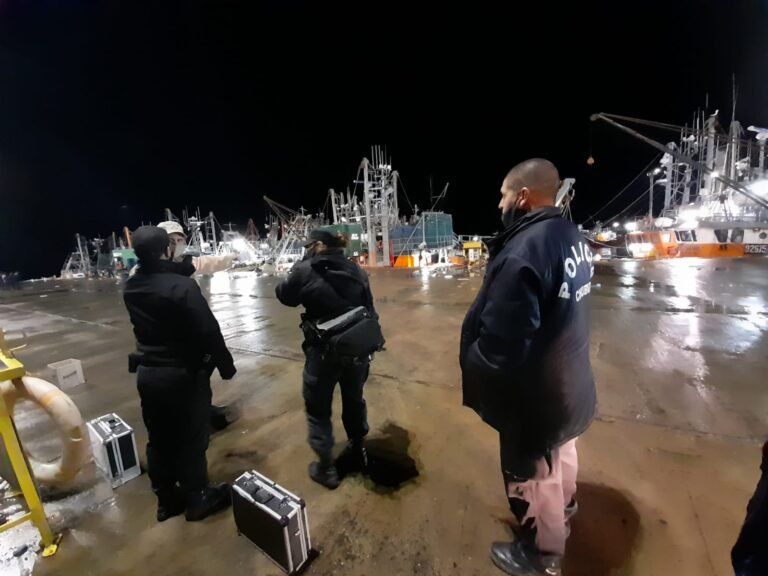 Falleció tras ser golpeado por un cajón con langostinos