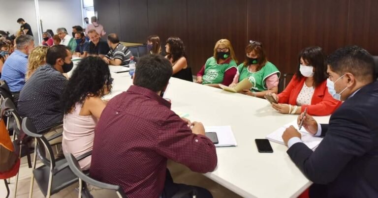 Auxiliares de la educación cobrarán un incremento previsto para marzo con los haberes de febrero