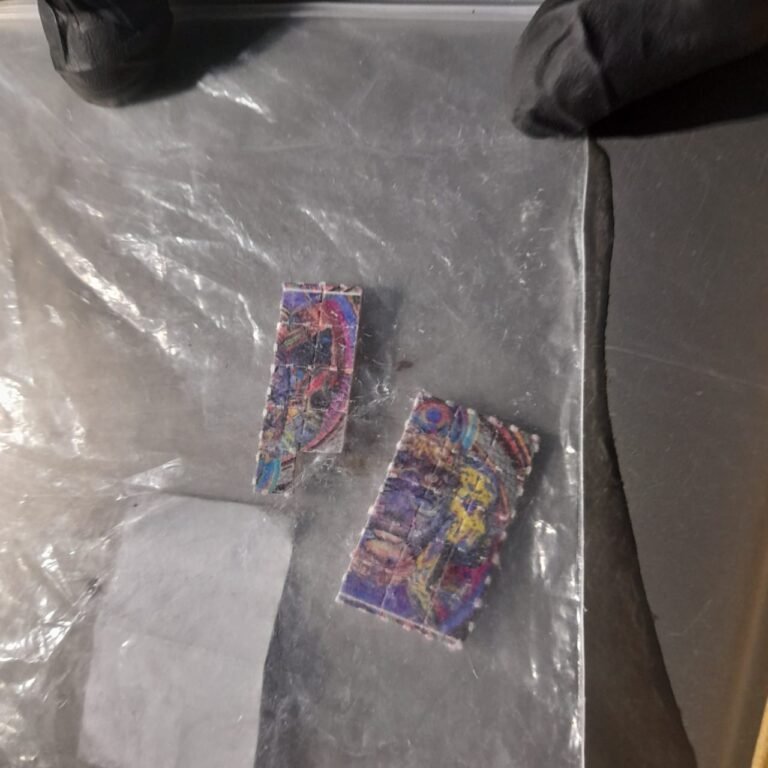 Un joven llevaba LSD y lo descubrieron en un boliche