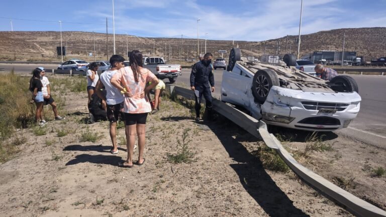 Una lesionada tras vuelco en Ruta 3 y 26