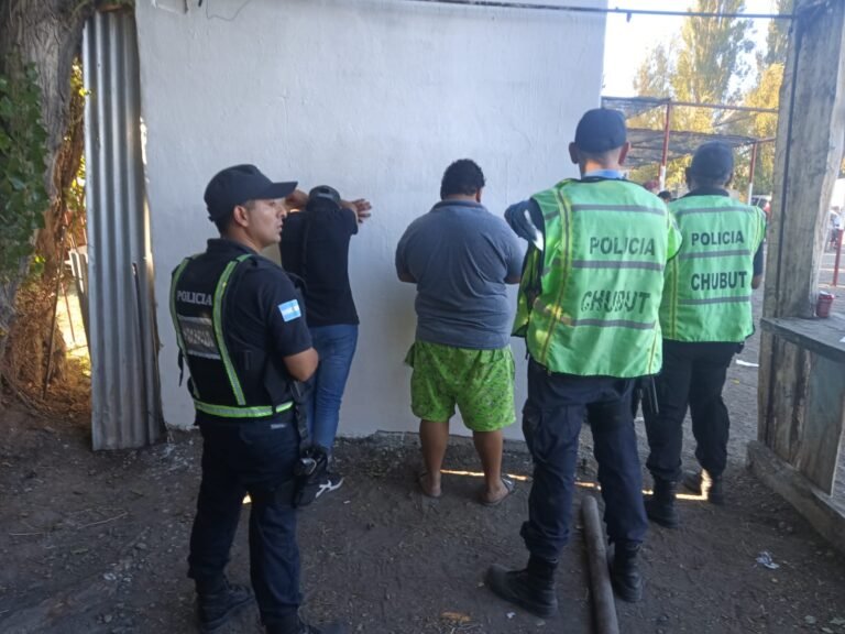 Intentó pagar con billetes truchos pero lo descubrieron