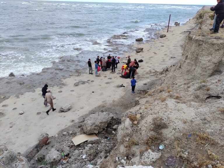 Una familia quedó atrapada por la marea