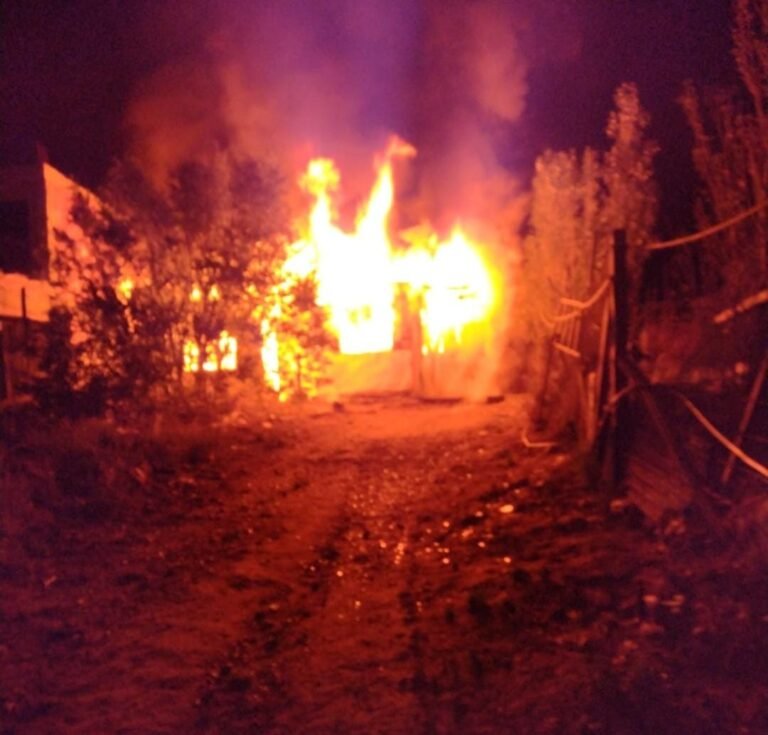 Discusión, amenazas e incendio de una casa