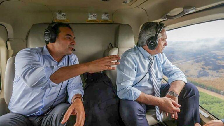 Fernández recorrió en helicóptero las zonas afectadas de Corrientes