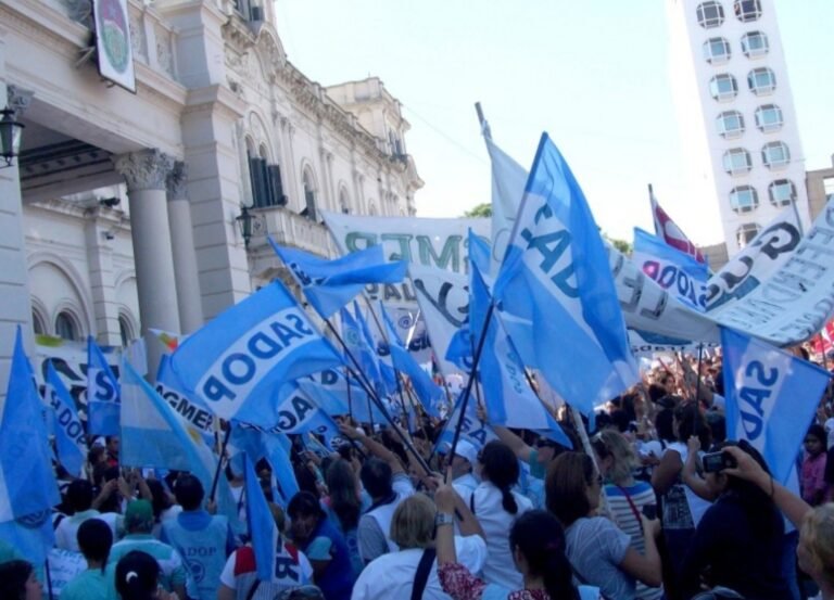 Docentes de gestión privada van al paro y movilización por 24 horas