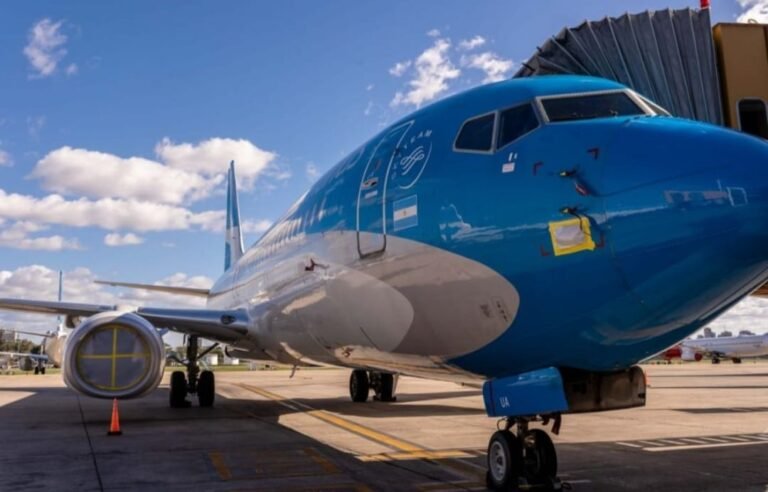 Gremios de la industria aérea amenazan con suspensiones y cancelaciones de vuelos