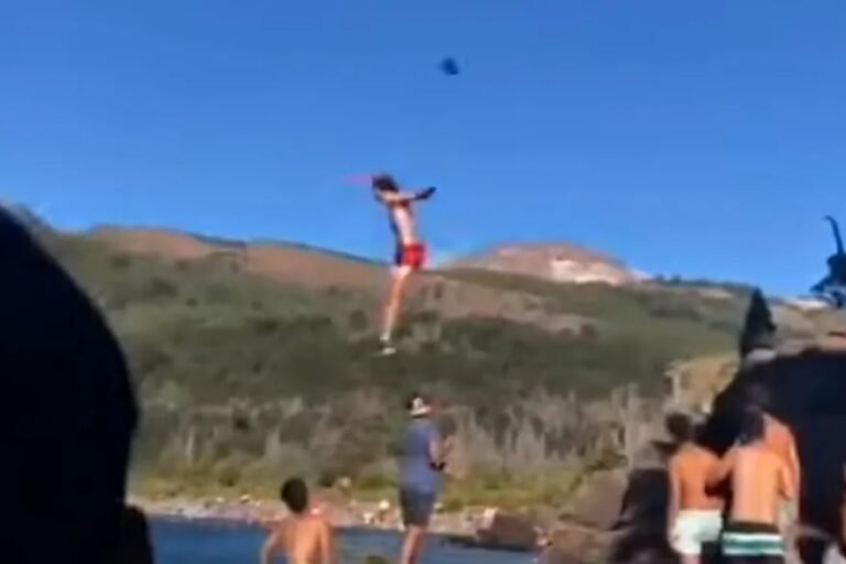 Un chico se tiró a 15 metros de altura a un lago y tuvieron que rescatarlo