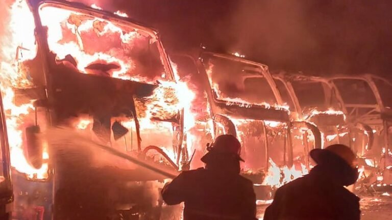 28 micros de Flecha Bus se incendiaron en Córdoba
