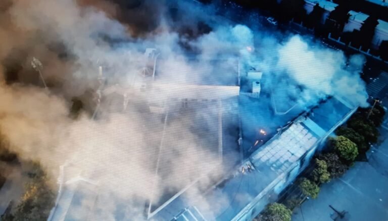 La policía quemó varias toneladas de sustancias y drogó a todo el pueblo