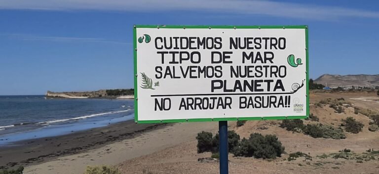 Continúa la limpieza de playas y sectores turísticos