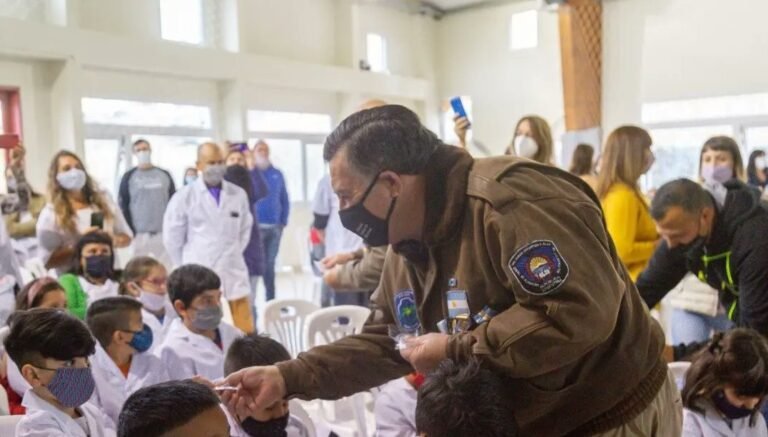 Los estudiantes fueguinos ya llevan las Malvinas en su guardapolvo
