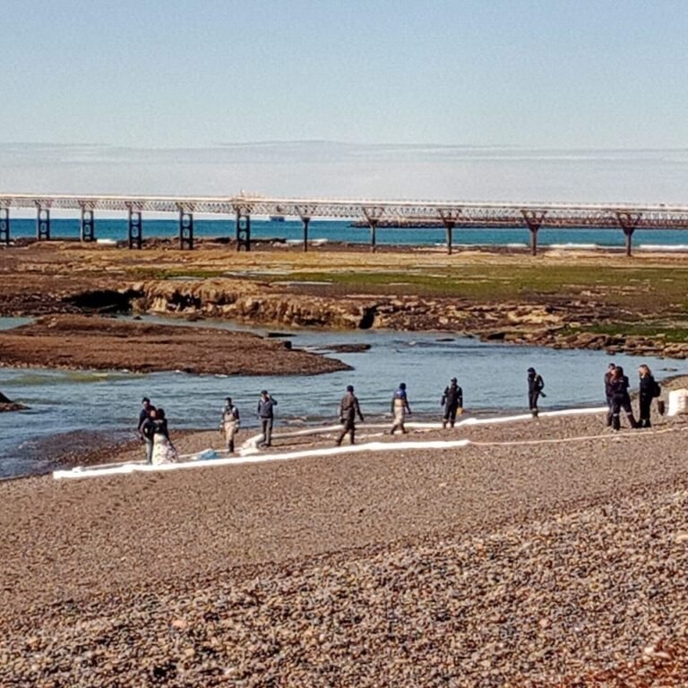 Derrame de petróleo en la costa de Km 3