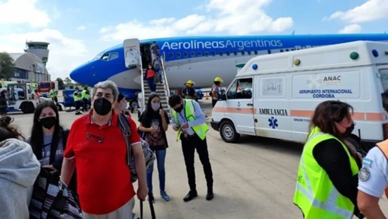 Aterrizaje de emergencia: pánico en el aire, crisis nerviosa y heridos