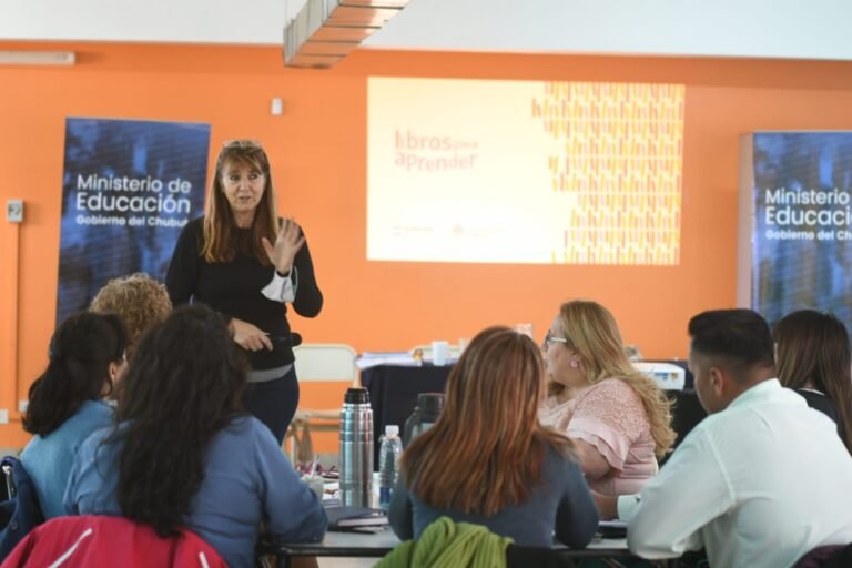 Educación: Los Supervisores de Primaria participan de las jornadas de capacitación del programa “Libros Para Aprender”