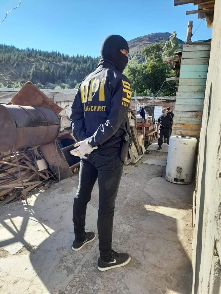 La Policía desbarató “kioscos” de drogas, secuestró armas y detuvo a personas implicadas en delitos
