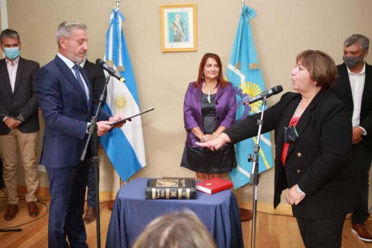 Arcioni puso en funciones a Ana María Iturra como Subsecretaria de Desarrollo Social