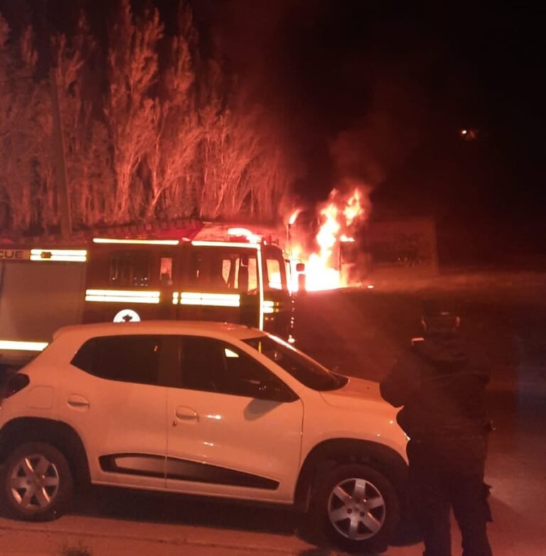 Incendio en el trailer de la vecinal del barrio Centro