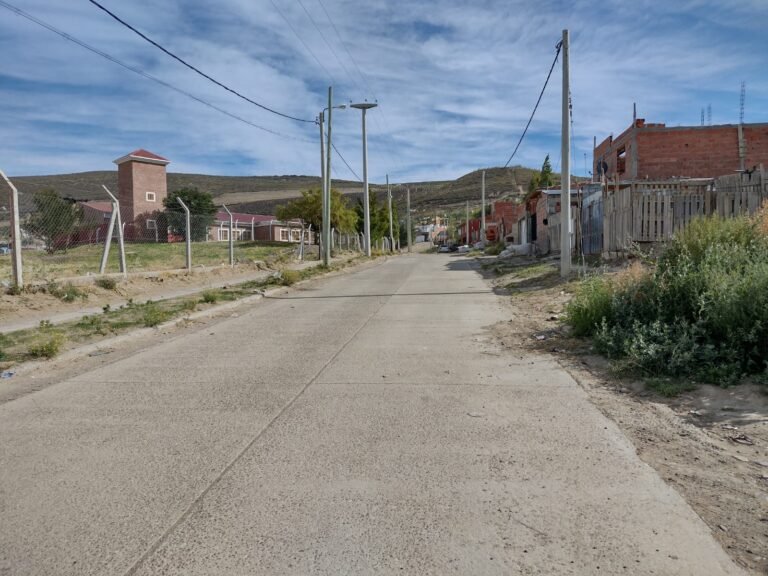 Pérdida de gas, por conexión clandestina a metros de una escuela