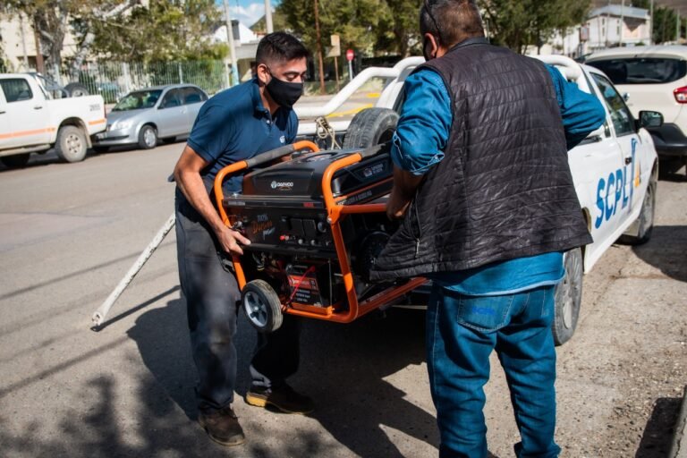 Sigue la entrega de generadores a vecinos electrodependientes