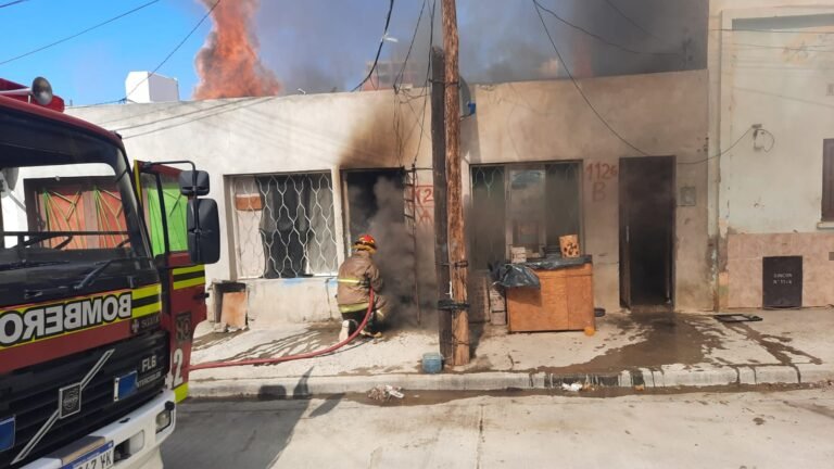Feroz incendio por un presunto cortocircuito