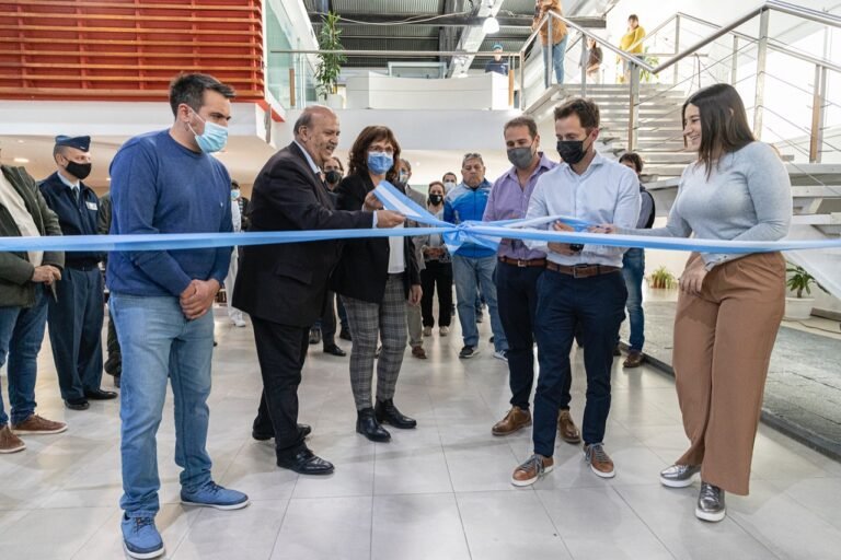 Inauguraron una muestra que reconoce el valor de los excombatientes