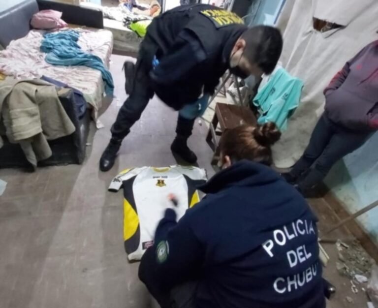 Tras discutir con su amigo le clavó un cuchillo en el ombligo