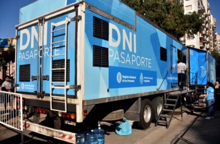 El camión fábrica de DNI estará en los barrios José Fuchs y Quirno Costa