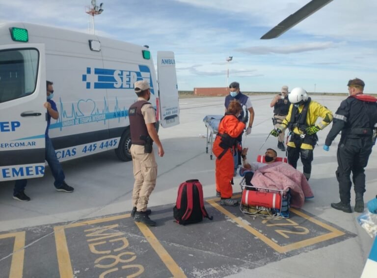 Impresionante operativo en el Mar Argentino: Prefectura aeroevacuó a un tripulante herido
