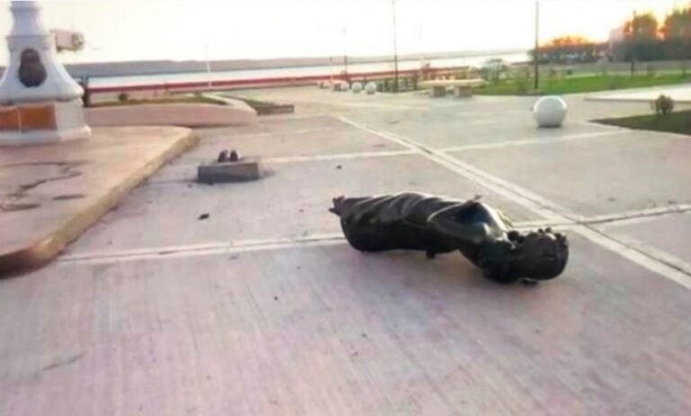 Rompieron una estatua de Cristina Kirchner: había sido inaugurada hace 2 semanas