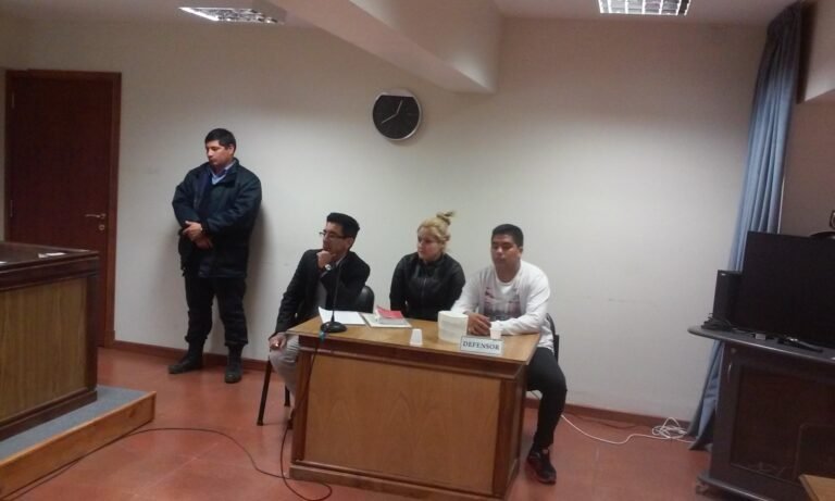 “Dame todo sino le voy a pegar un tiro a tus nenes”