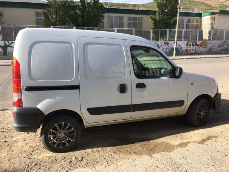 Robaron una Kangoo con las llaves puestas