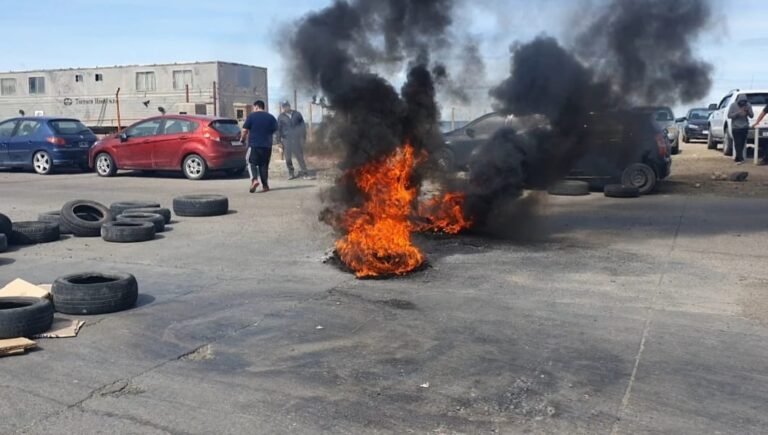 Estibadores acuerdan y levantan el bloqueo en el Puerto