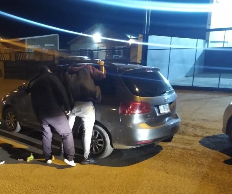 Se trasladaba en uber y fue detenido por tenencia de marihuana y cocaina