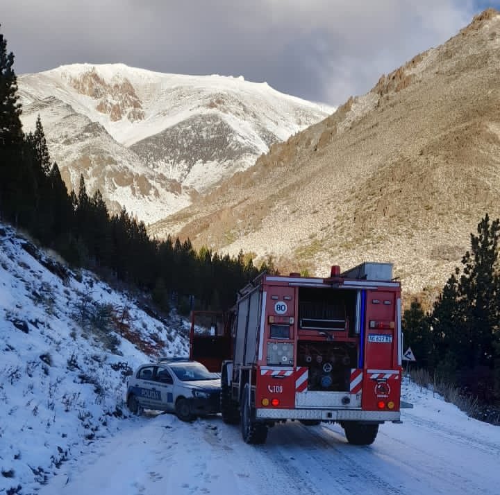 Bomberos chocaron contra un patrullero cuando iban por un despiste a La Hoya