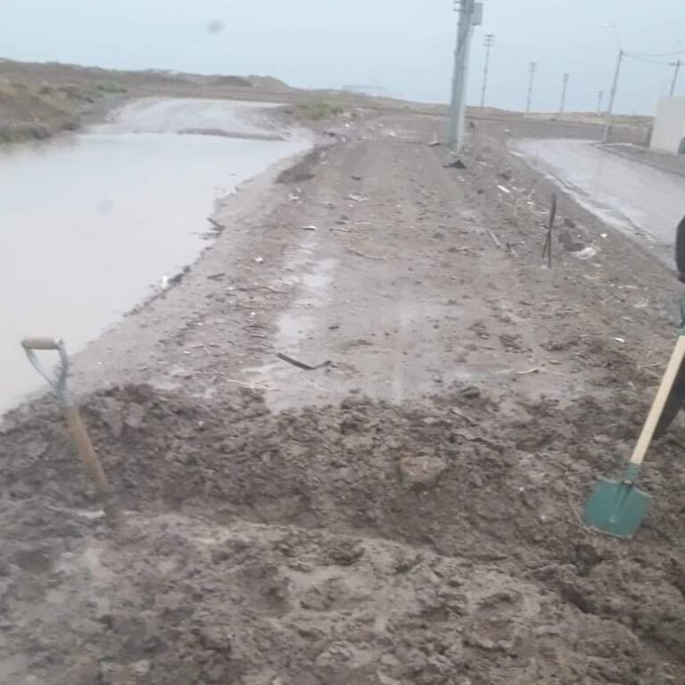 Fuertes lluvias: trabajan para acondicionar los caminos en la ciudad