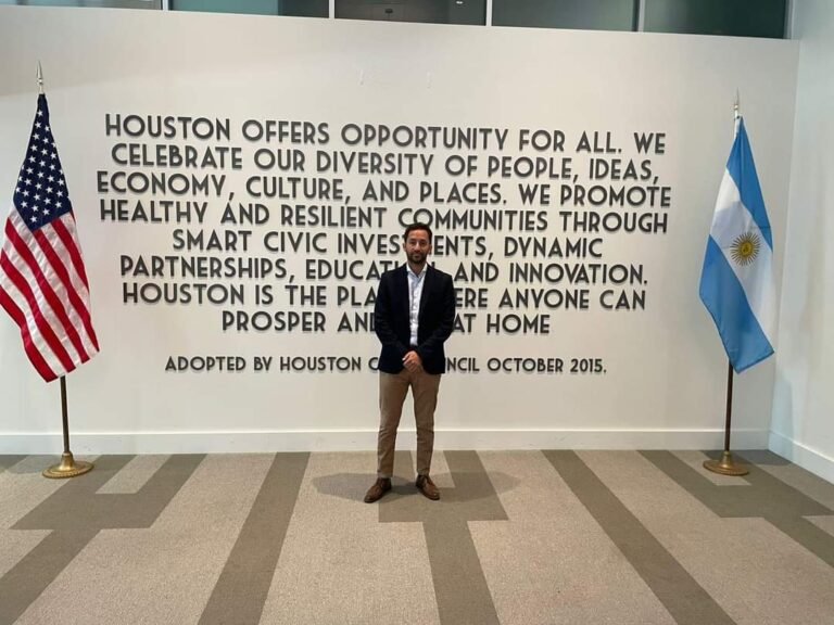 Issa Pfister participó de un encuentro de energía en Houston